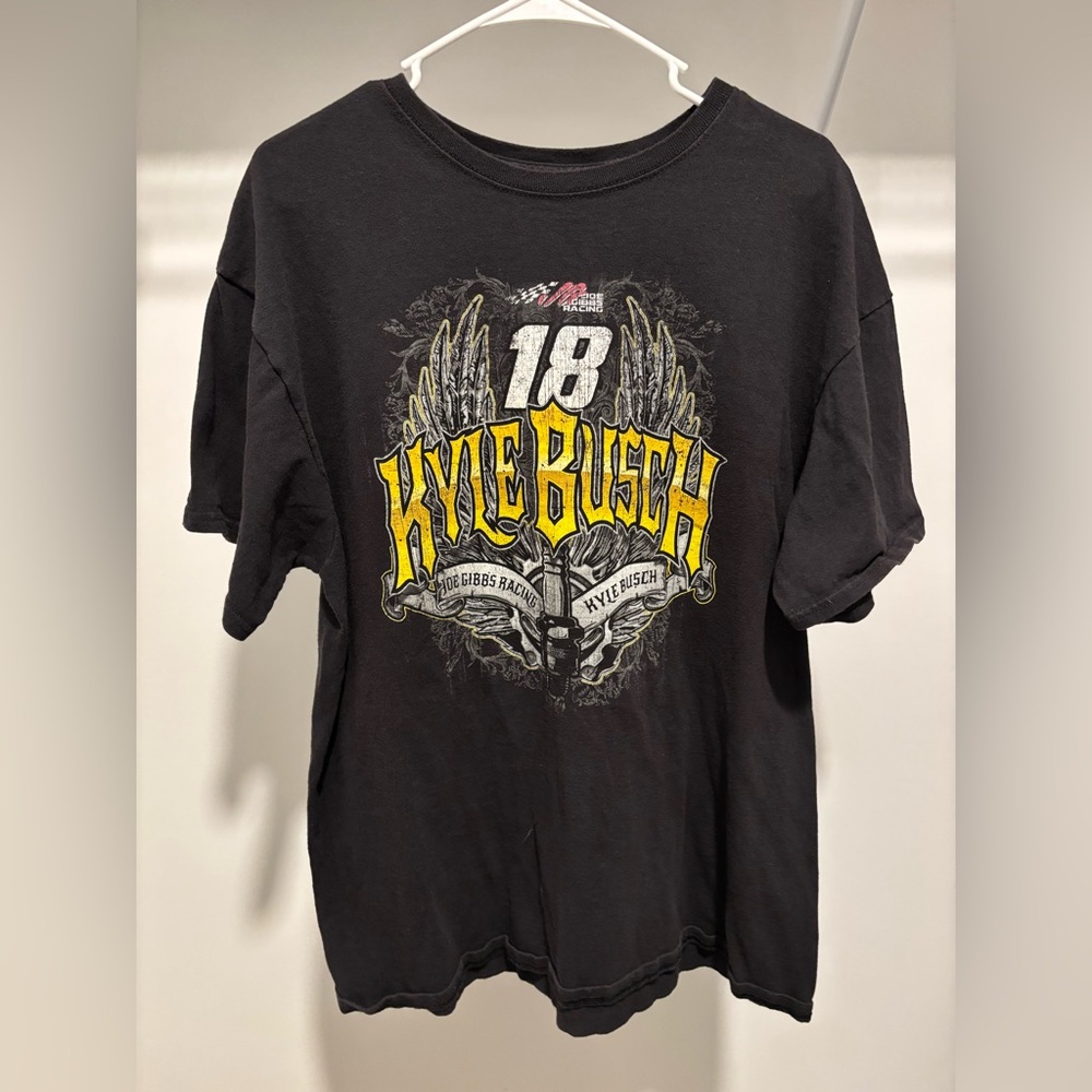 Vintage Nascar Kyle Busch 18 Black Yellow Graphic Tee